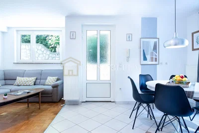 Salon; vue, parquet, carrelage, lumière naturelle, style moderne