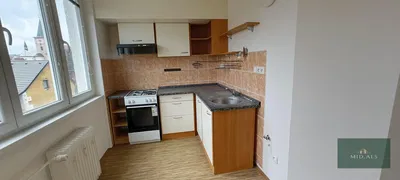 Кухня; кухненски уреди, плочки, гледка