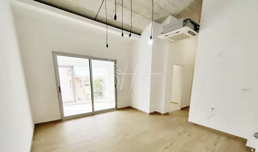 Dnevna soba; drveni pod, prirodno svjetlo