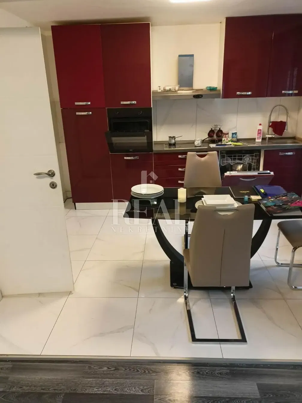 Cuisine; électroménager, carrelage