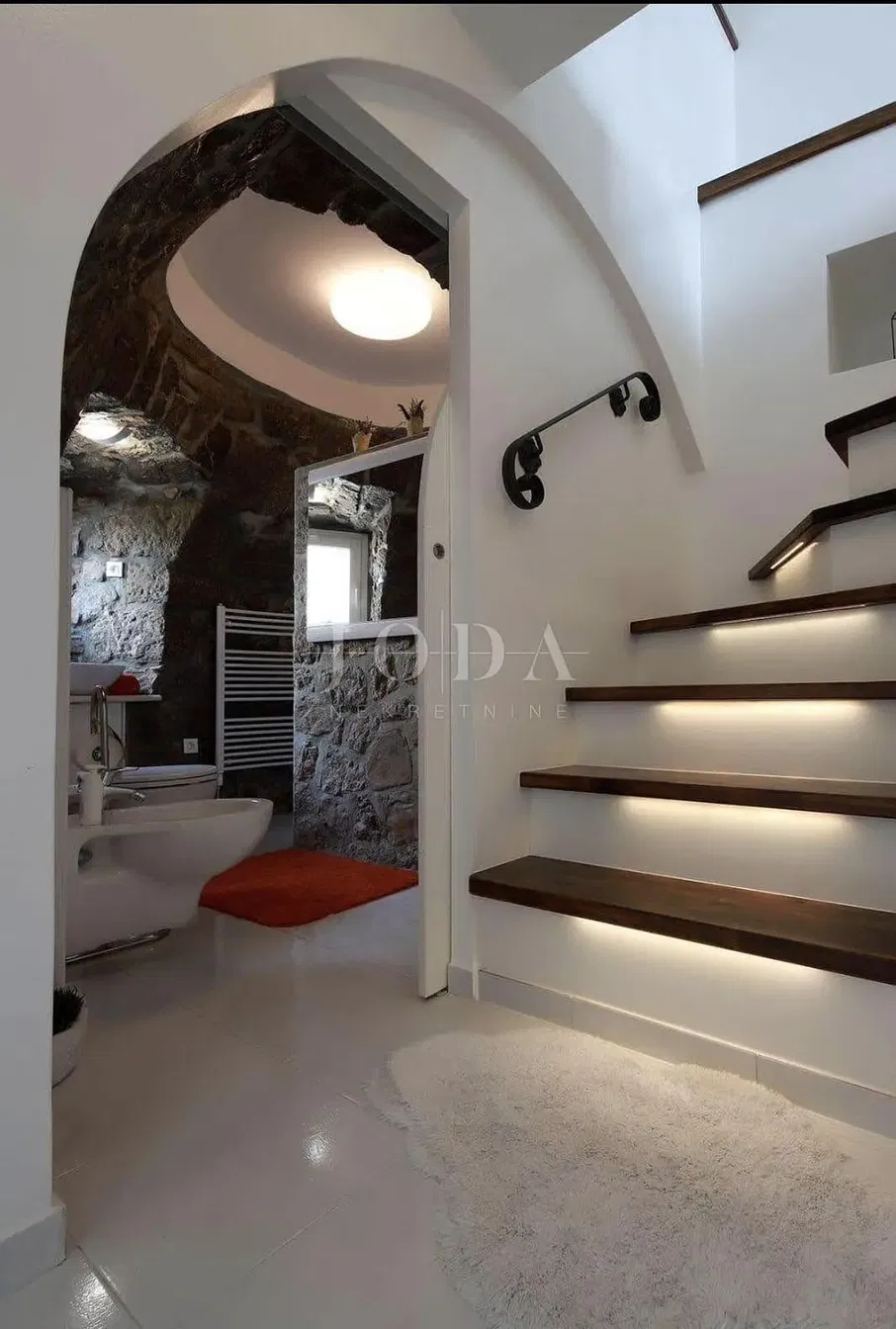 Salle de bain; carrelage, lumière naturelle, rénové