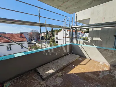 Balkon; pogled, potrebna renovacija