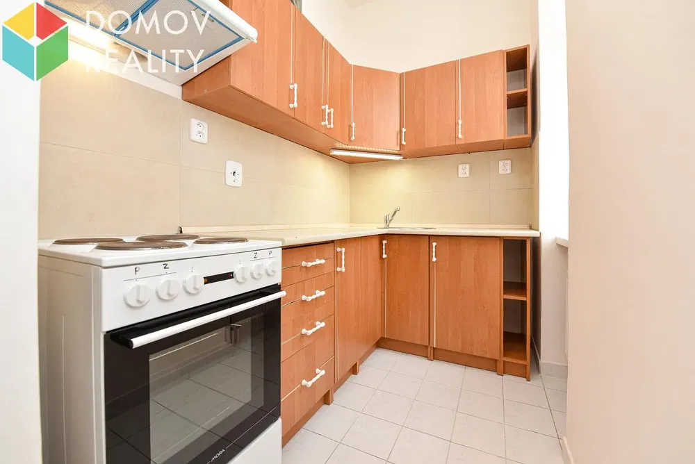 Cocina; electrodomésticos, suelo de baldosas