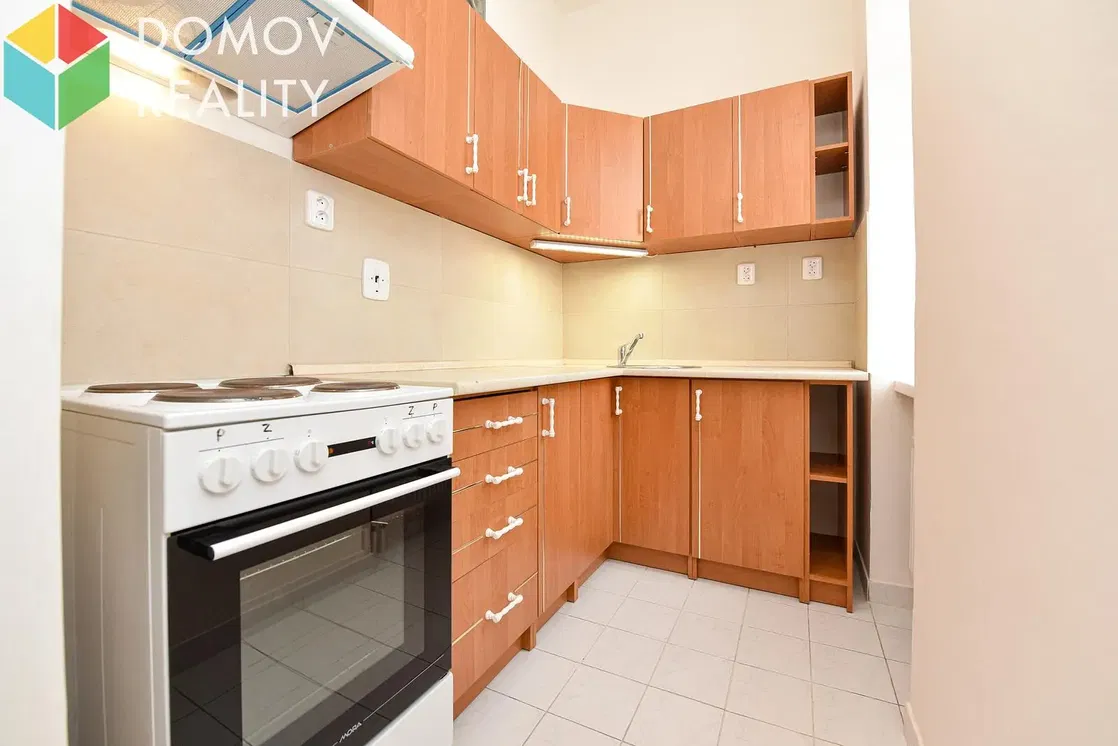 Cocina; electrodomésticos, suelo de baldosas