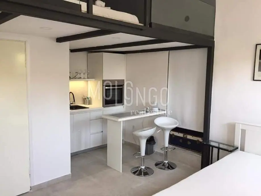 Cuisine; style moderne, électroménager, lumière naturelle