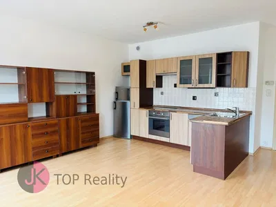 Kuchnia; sprzęt kuchenny, podłoga drewniana, wyremontowany, światło dzienne