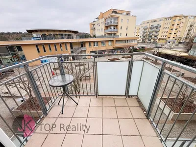 Balkon; podłoga z płytek