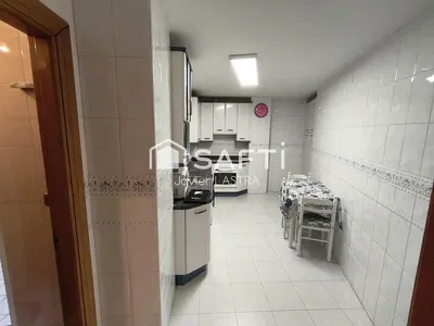 Cuisine; carrelage, lumière naturelle