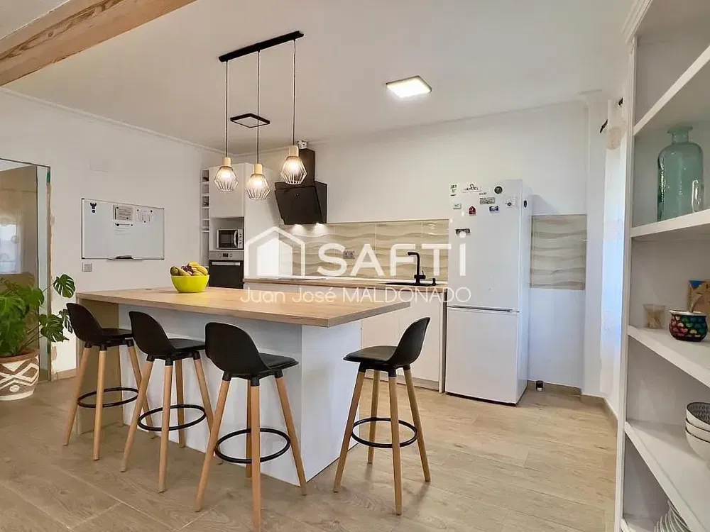 Mutfak; mutfak aletleri, doğal ışık, modern stil