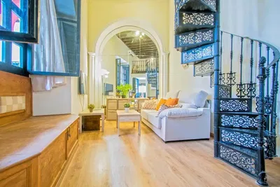 Wohnzimmer; holzboden, tageslicht, moderner stil