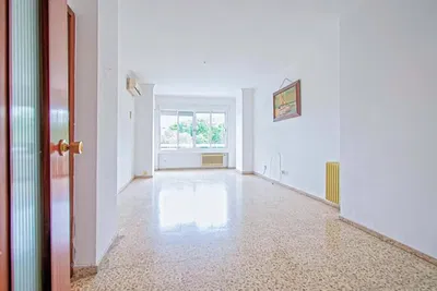 Salon; światło dzienne, podłoga z płytek