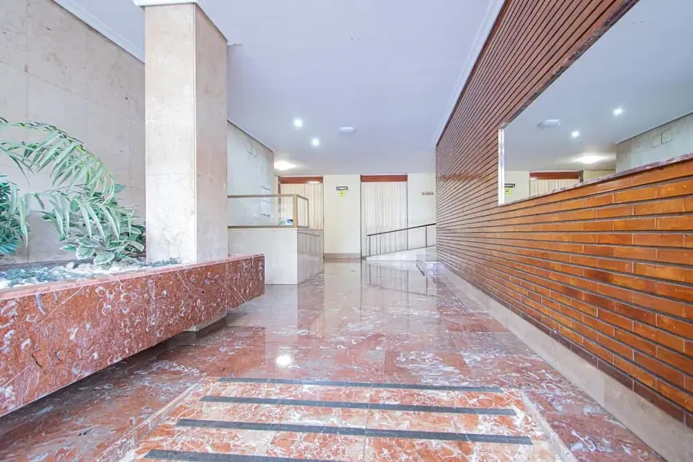 Inne; podłoga z płytek