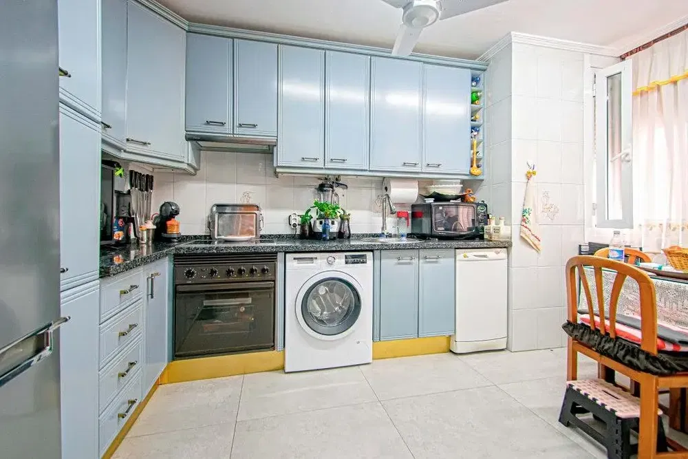 Cucina; elettrodomestici, luce naturale