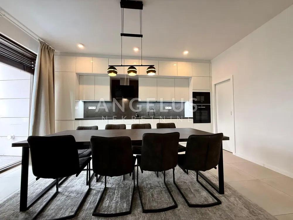 Kuchyně; moderní styl, dlažba, po rekonstrukci