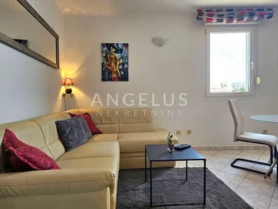 Dnevni boravak; moderan stil, prirodna svjetlost, pločice