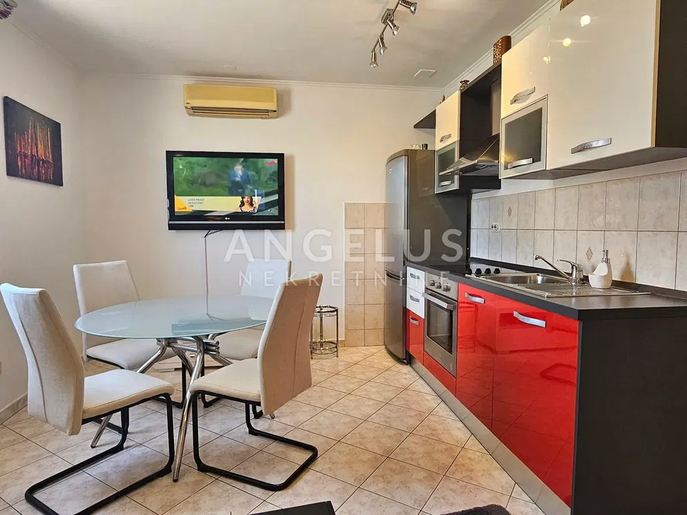 Kuhinja; kućanski aparati, pločice