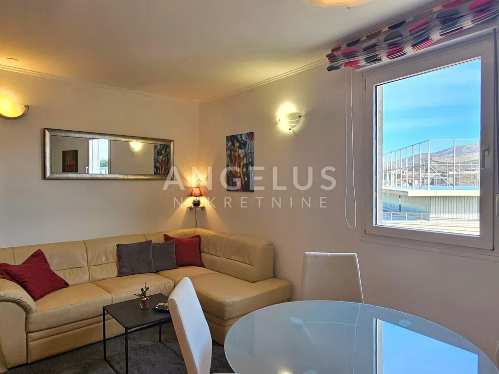 Dnevni boravak; pogled, prirodna svjetlost