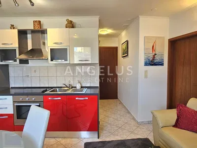 Kuhinja; kućanski aparati, pločice