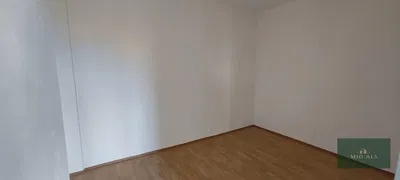 Спалня; дървен под, естествена светлина