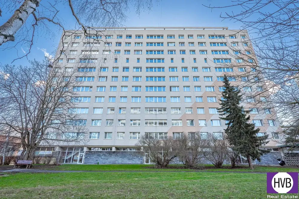 Dům a okolí; výhled