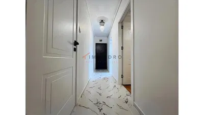 Γκαρνταρόμπα; πλακάκια, φυσικό φως