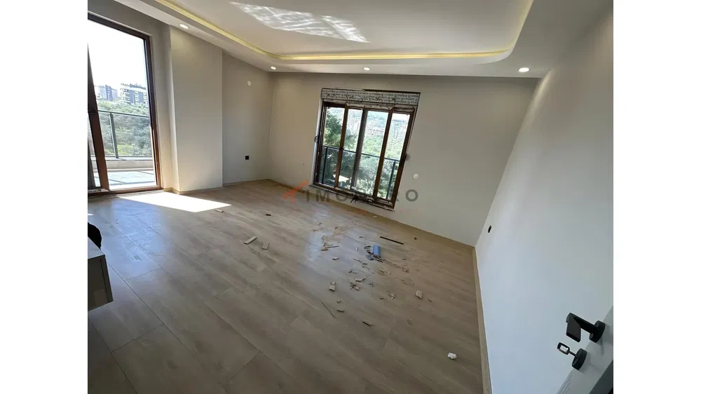 Σαλόνι; θέα, φυσικό φως, πλακάκια, ανακαινισμένο