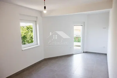 Salon; lumière naturelle, carrelage, vue