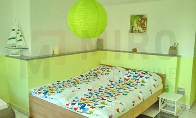 Yatak odası; modern stil, doğal ışık