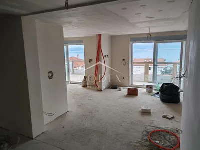 Obývačka; potrebná rekonštrukcia, prirodzené svetlo, výhľad