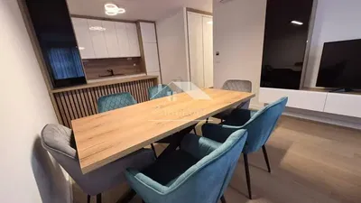 Salle à manger; style moderne, parquet, lumière naturelle