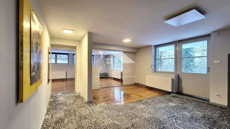 Autre; lumière naturelle, parquet, carrelage