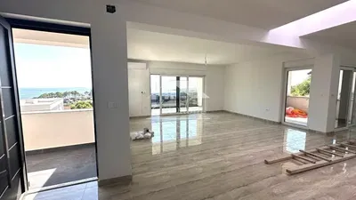 Salon; vue, carrelage, lumière naturelle