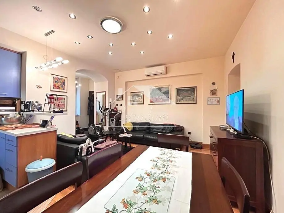 Dnevni boravak; prirodna svjetlost, moderan stil