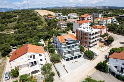 Maison et environs; vue