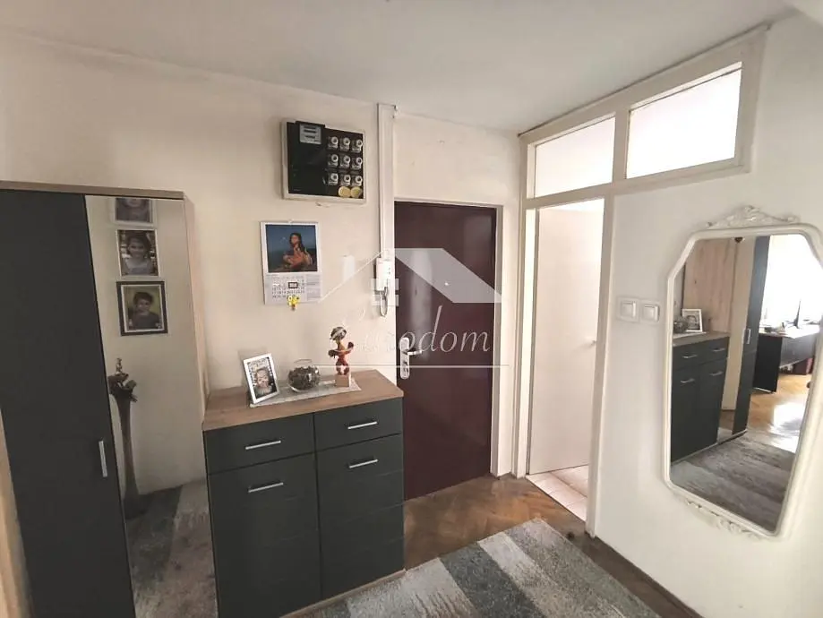 Garderoba; prirodna svjetlost, moderan stil