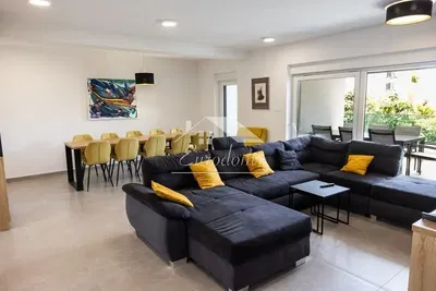 Salon; lumière naturelle, style moderne