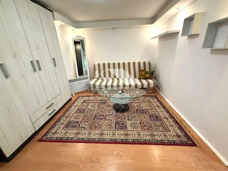 Dnevni boravak; drveni pod, prirodna svjetlost