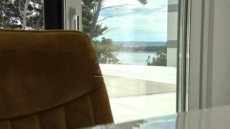 Salon; vue, lumière naturelle