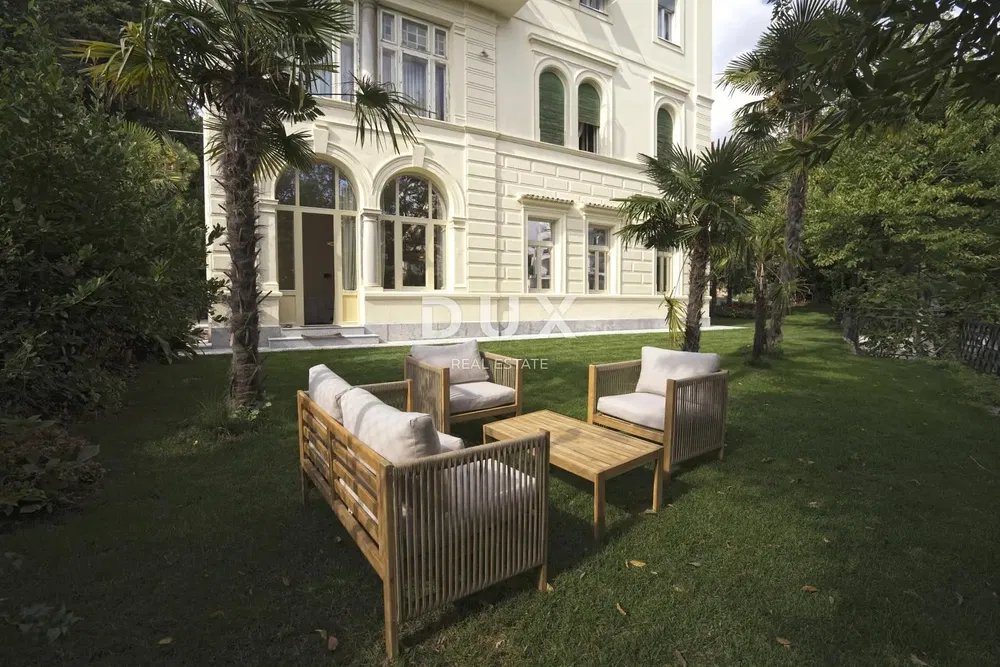 Maison et environs; vue, lumière naturelle