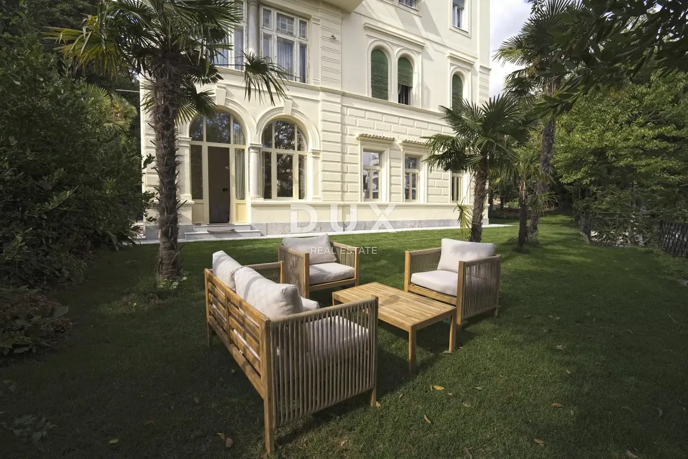 Maison et environs; vue, lumière naturelle