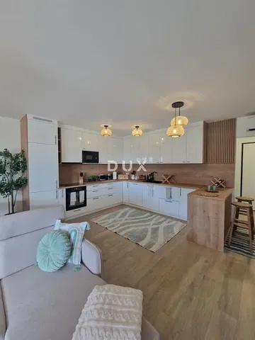 Cuisine; électroménager, lumière naturelle, style moderne