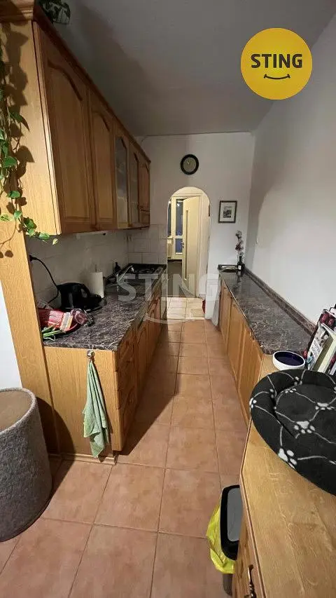 Kuchyňa; dlažba, kuchynské spotrebiče