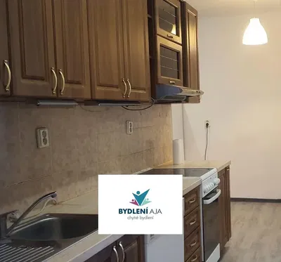 Kuchyňa; kuchynské spotrebiče, dlažba