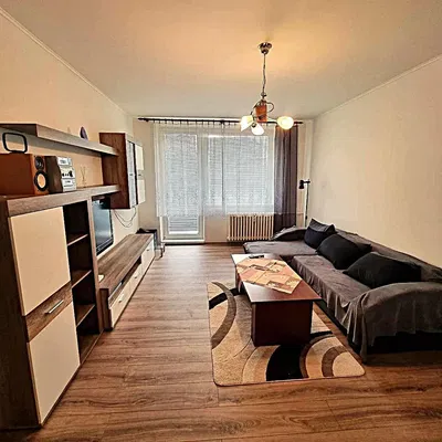 Soggiorno; luce naturale, pavimento in legno