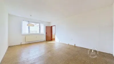 Sonstiges; tageslicht, renovierungsbedürftig, fliesenboden