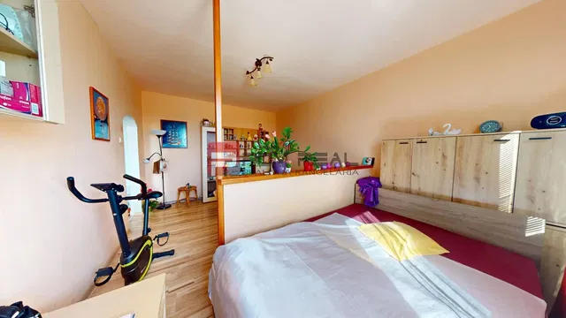 Spálňa; prirodzené svetlo