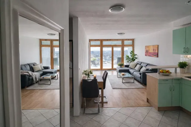 Soggiorno; vista, luce naturale, stile moderno