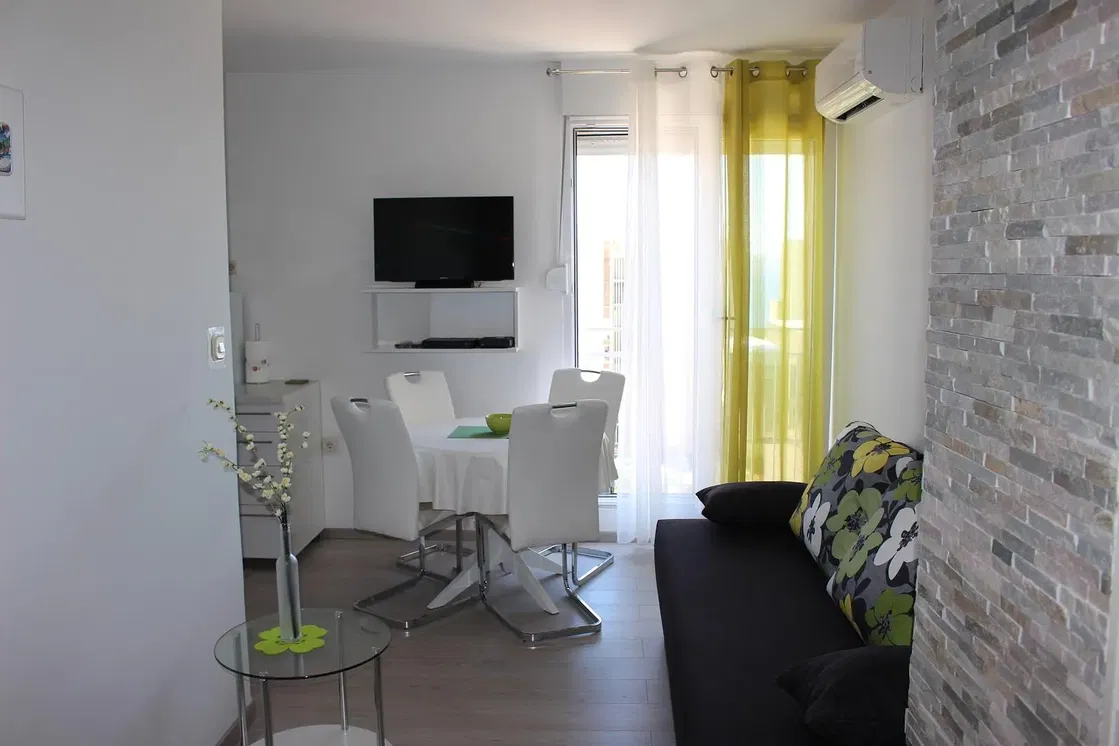 Salón; luz natural, estilo moderno