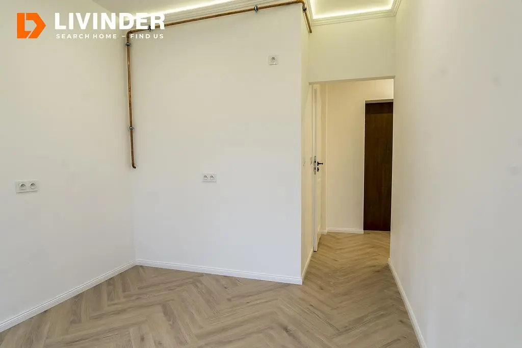 Salon; parquet, rénové, lumière naturelle