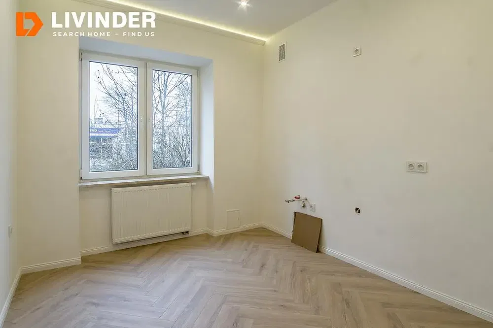 Chambre; vue, parquet, lumière naturelle